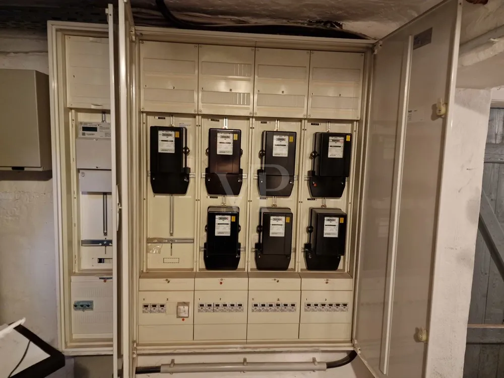 Solid investment – a traditional, multi-story residential building with 478 m² of living space. Sustainable and retains its value!