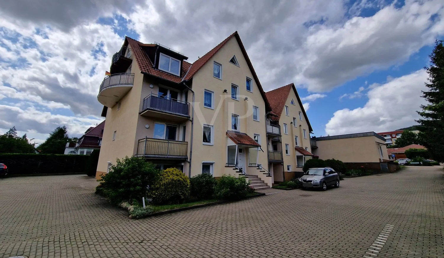 Ansicht Süden mit Stellplatzbereich