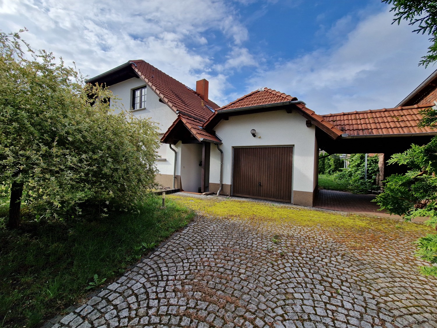 Garage plus Carport