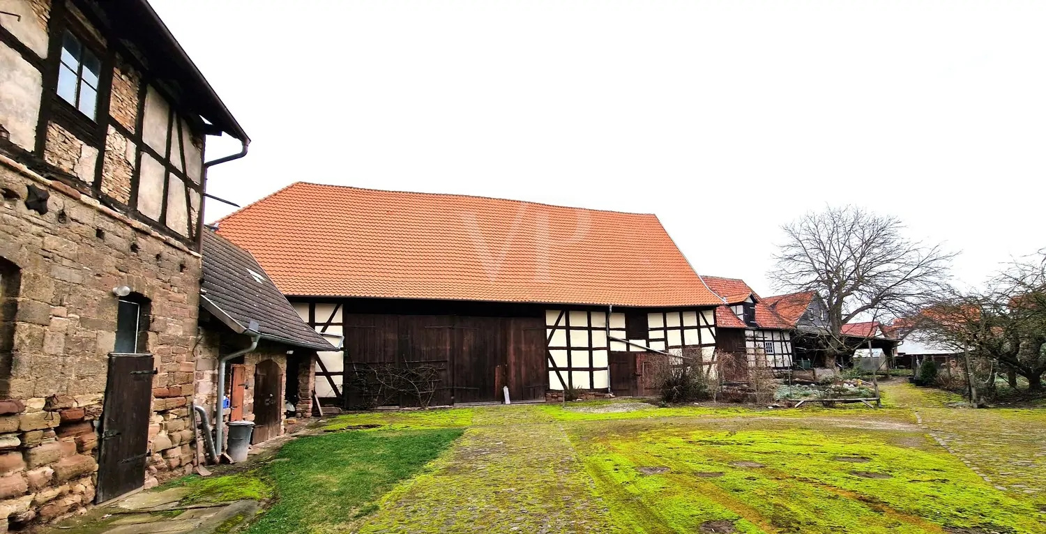 Innenhof mit Scheune