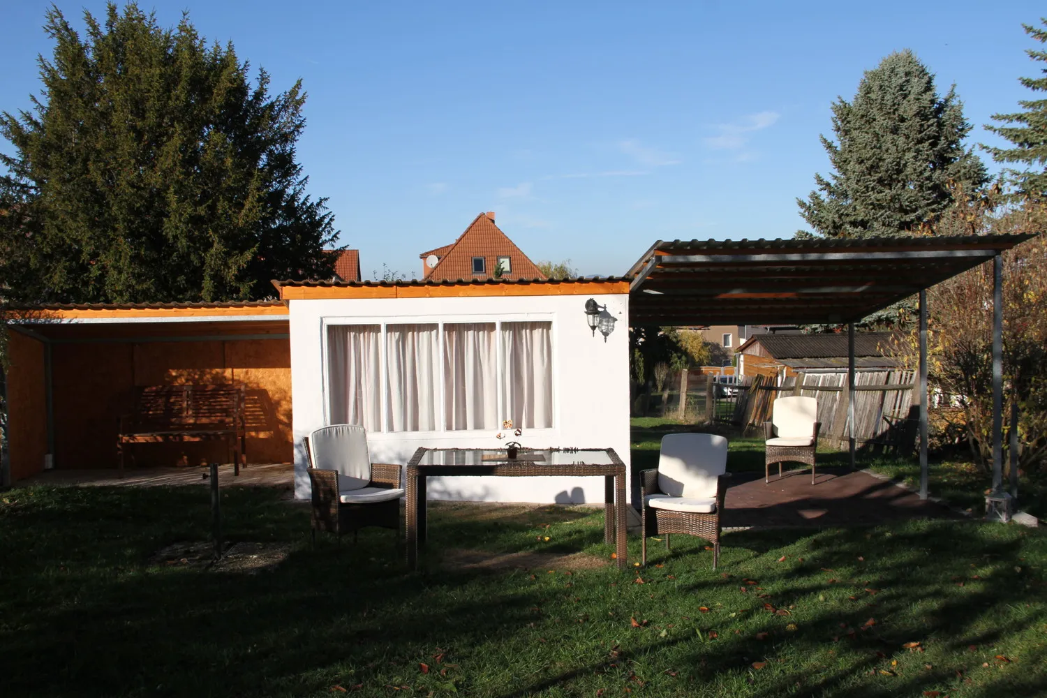 Sitzplatz im hinteren Gartenbereich