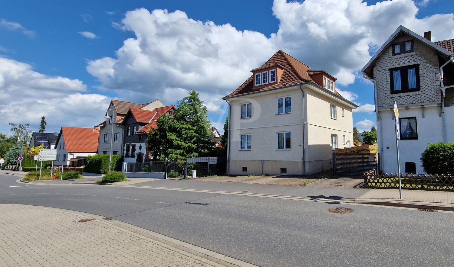 Straßenansicht