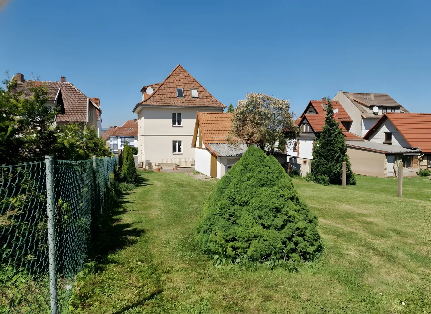 Ansicht Süden mit Gartenbereich