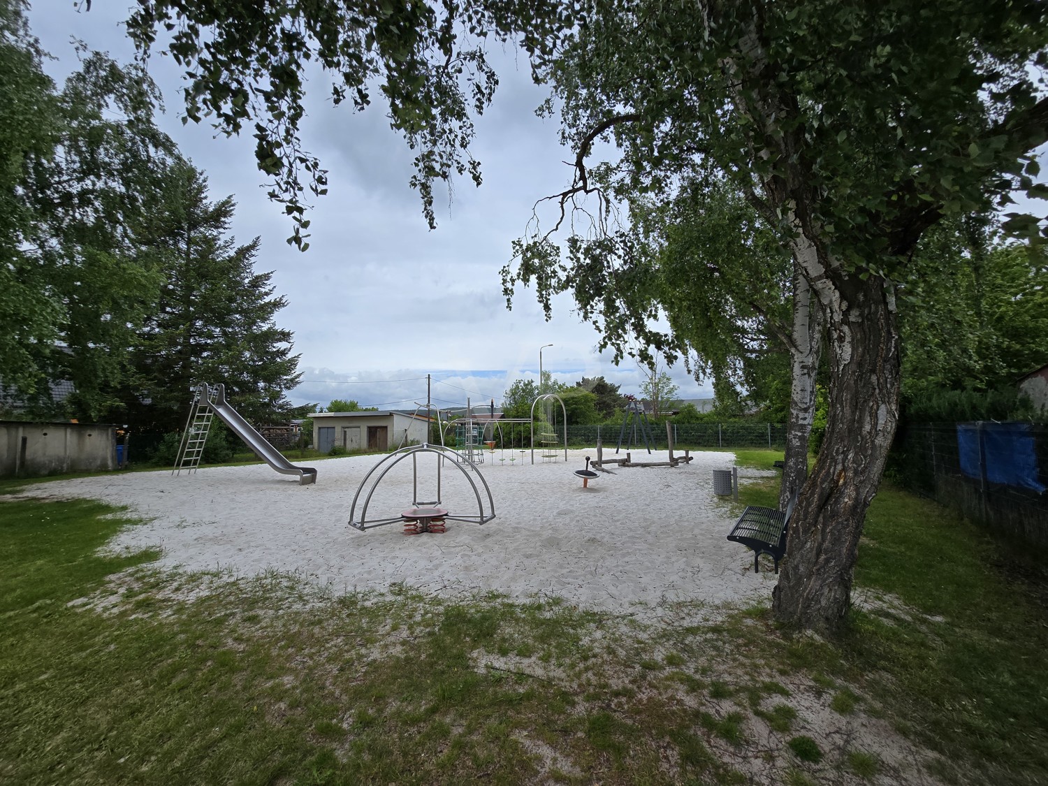 öffentlicher Spielplatz in Nachbarschaft