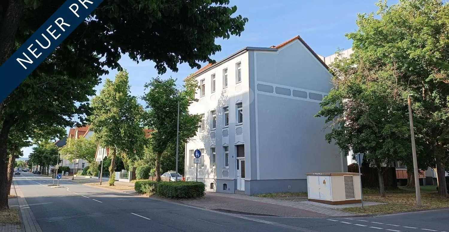 Ansicht Westen vorn mit Straßenansicht