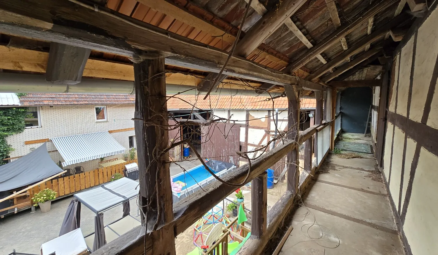 Detail Laubengang Stallung