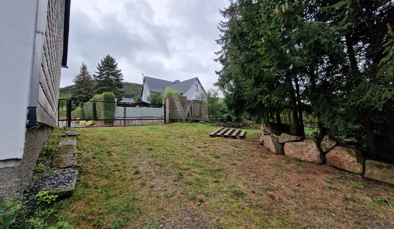 Zufahrt Grundstück Südseite