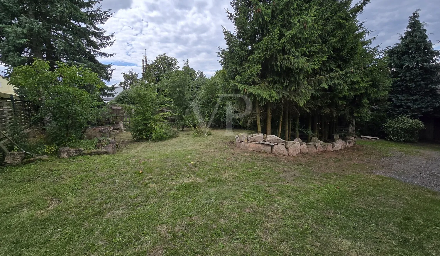 hinteres Gartengrundstück Bereich Wiese