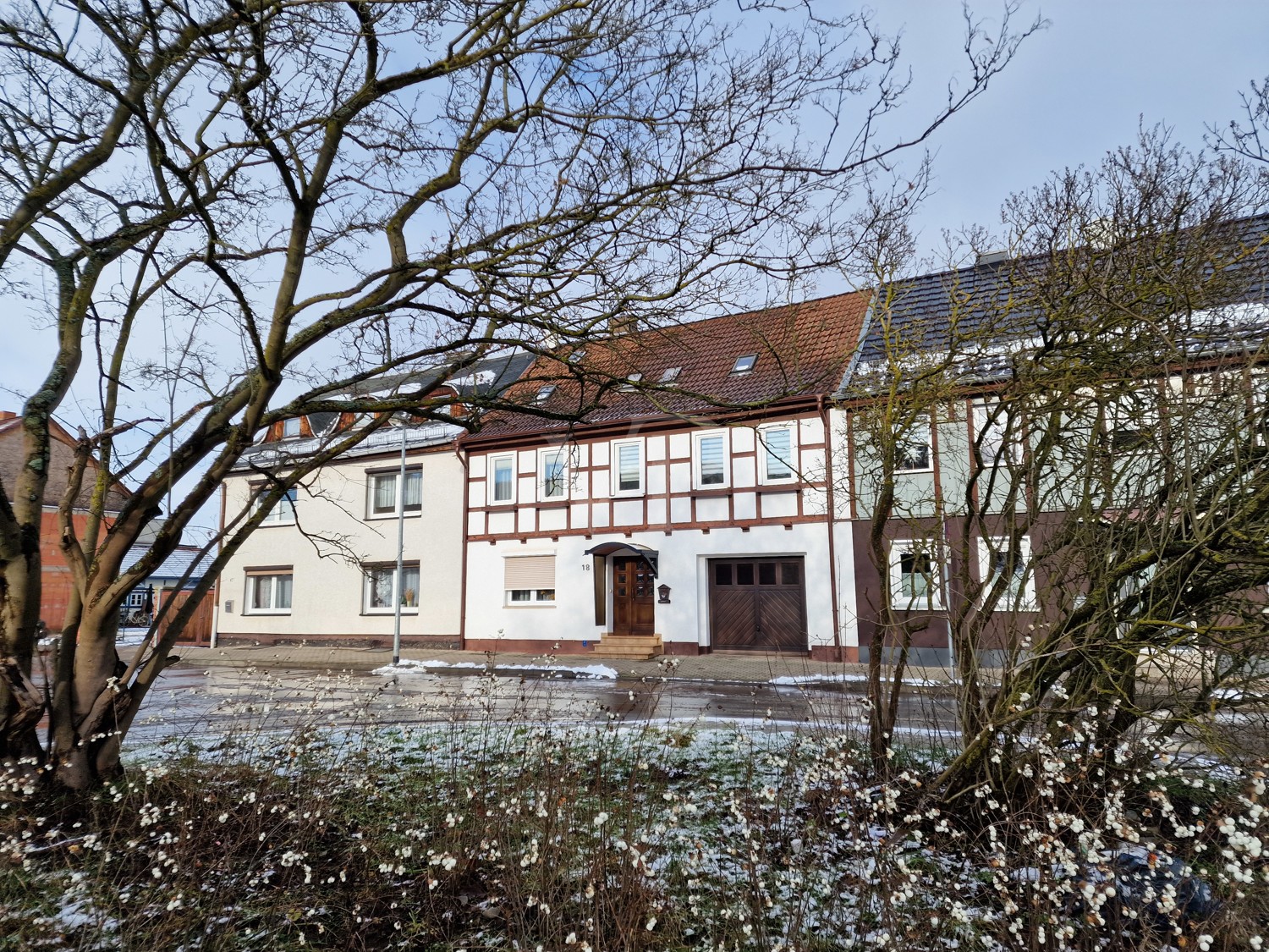 Ansicht Süden mit Eingang Zugang Haus