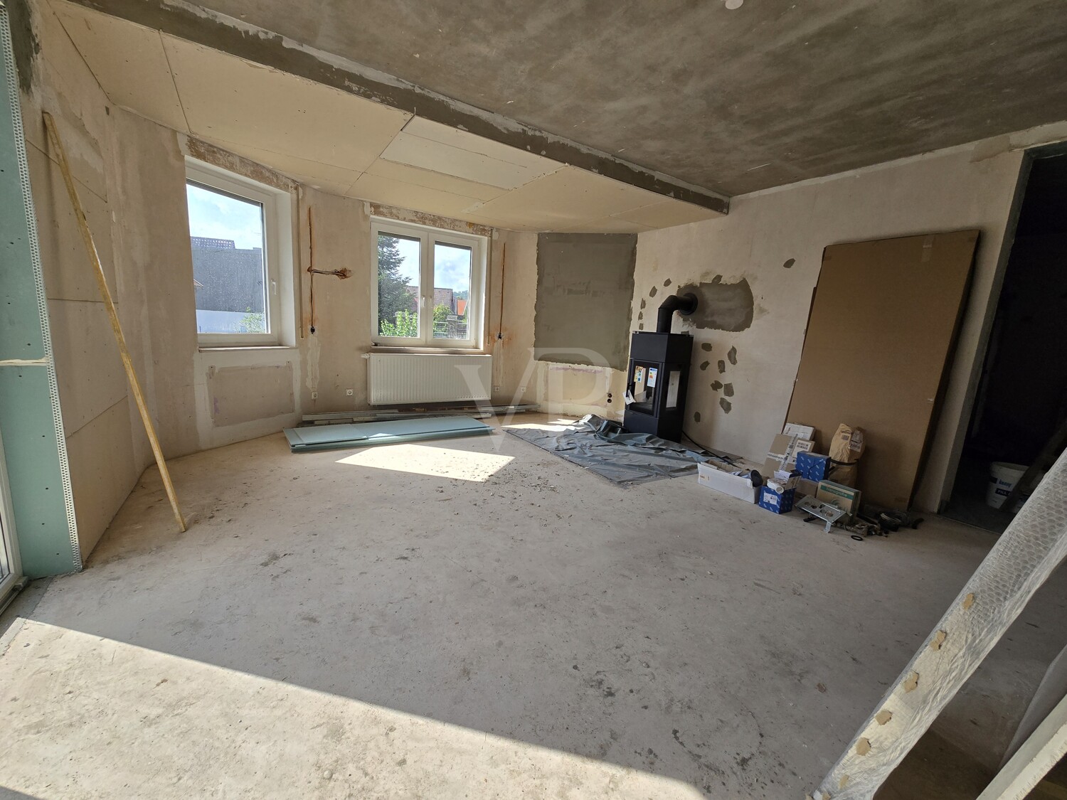 EG Zimmer Ausbau mit Kamin vorbereitet  Stand Sanierung 2024/2025