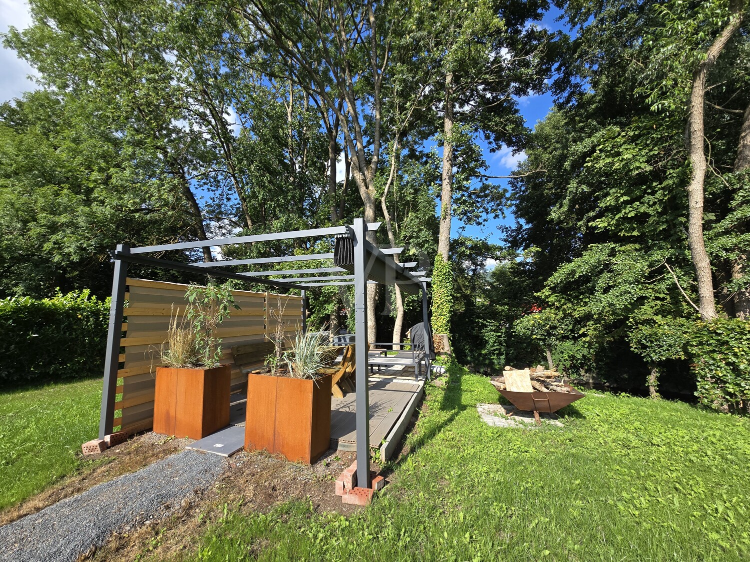 Ansicht Gartenbereich mit Sitzplatz