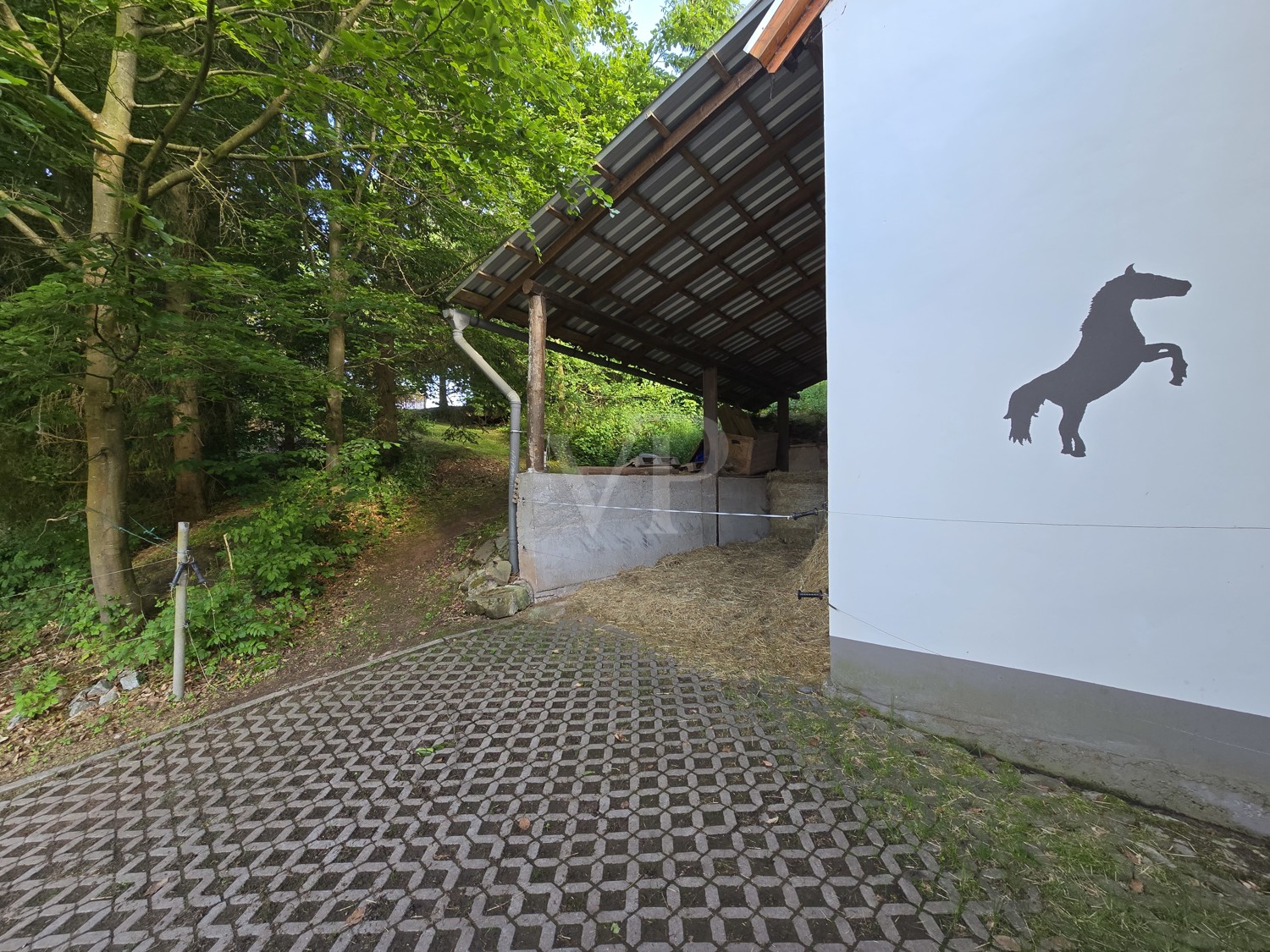 Ansicht Norden mit Pferdestallung