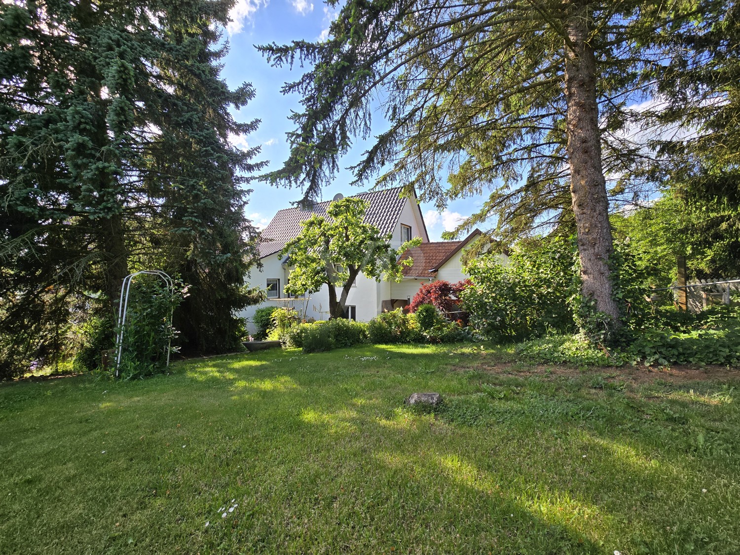 Hausansicht Süden mit Gartenseite