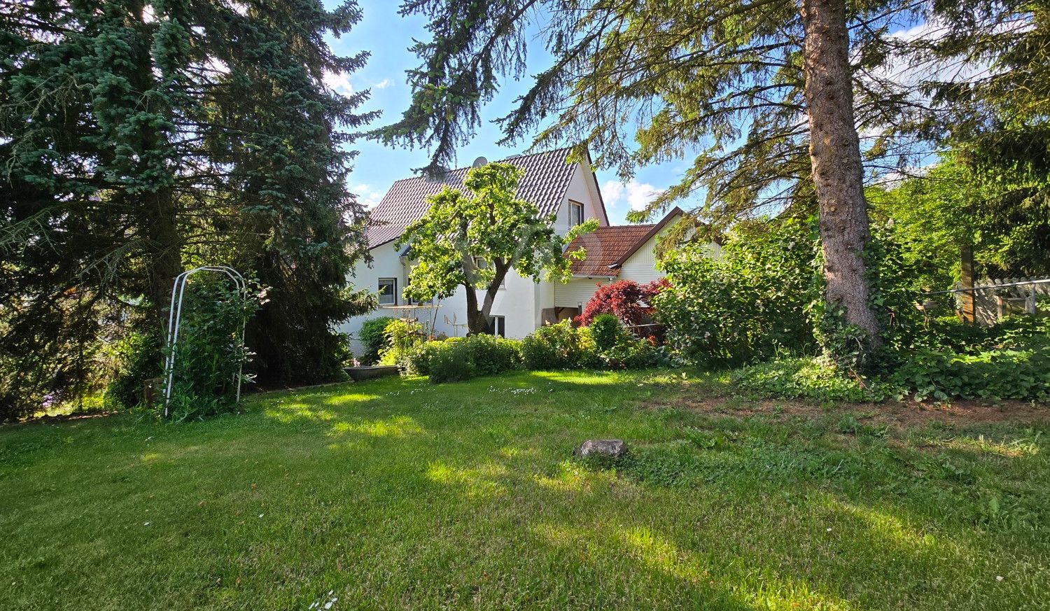 Hausansicht Süden mit Gartenseite