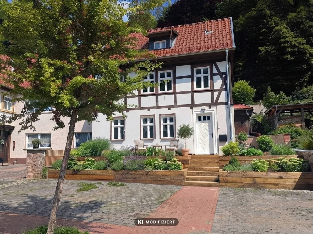 Ansicht Westen mit Visualisierungsbeispiel Begrünung Vorterrasse