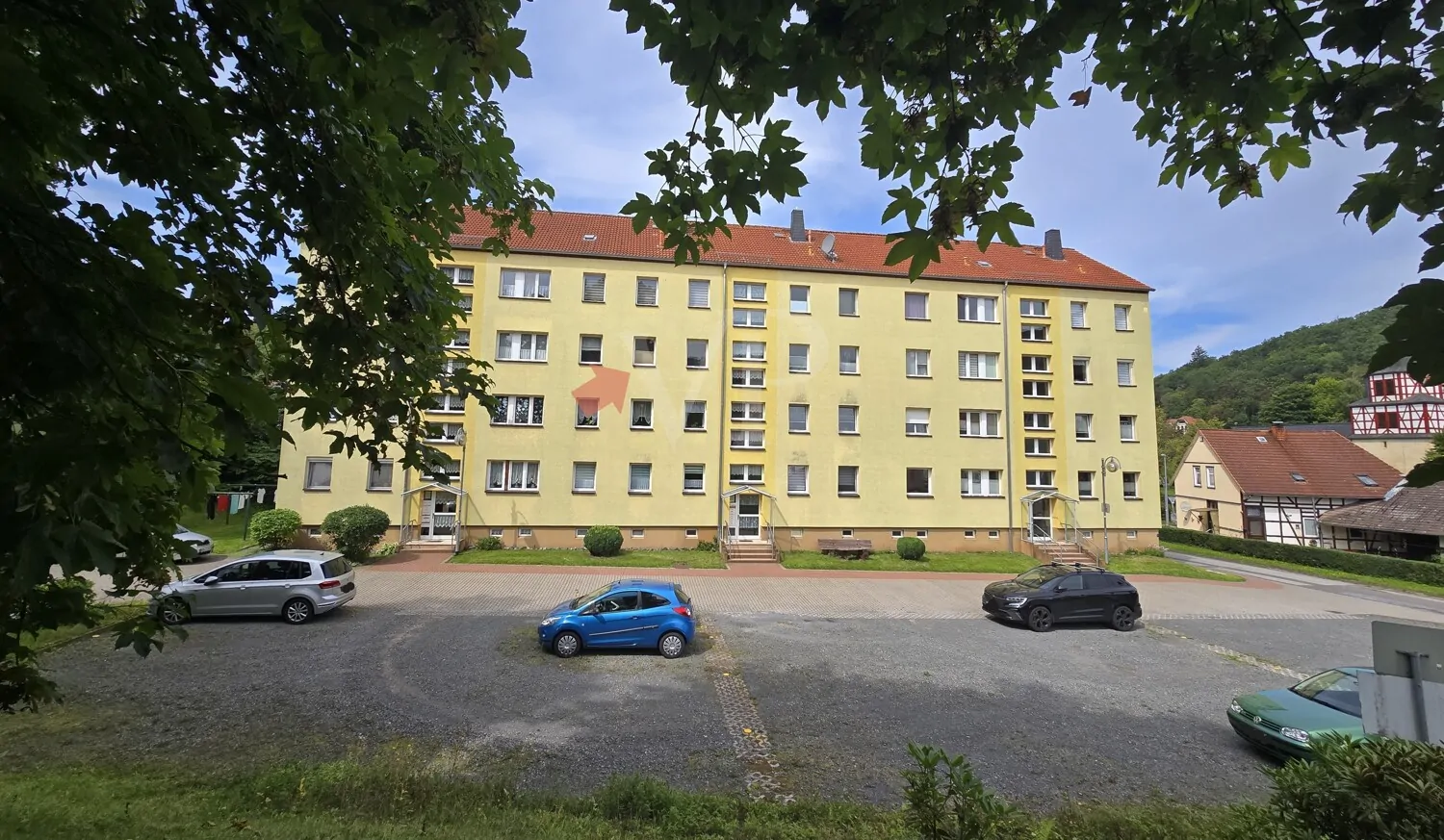 Ansicht Süden mit Stellplatzbereich