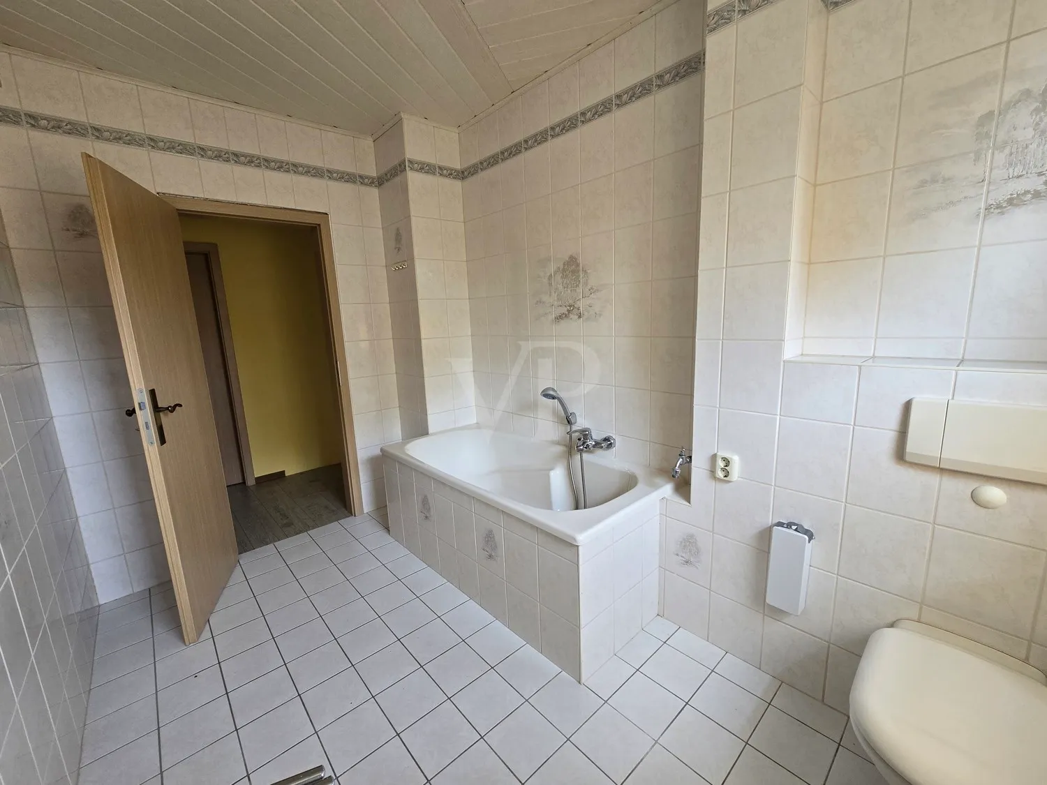 Badezimmer mit Badewanne