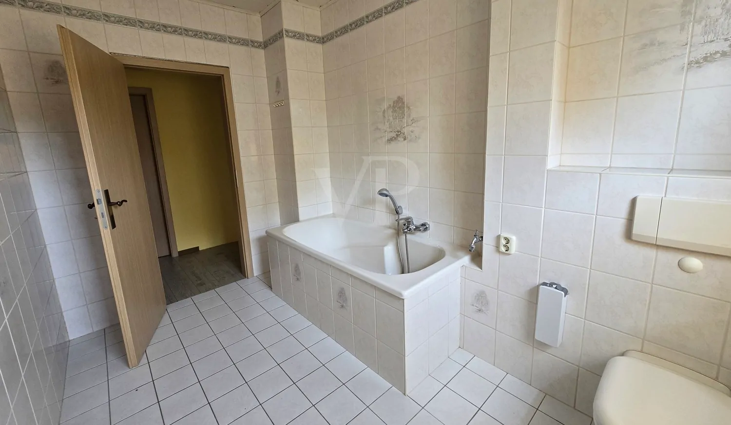 Badezimmer mit Badewanne