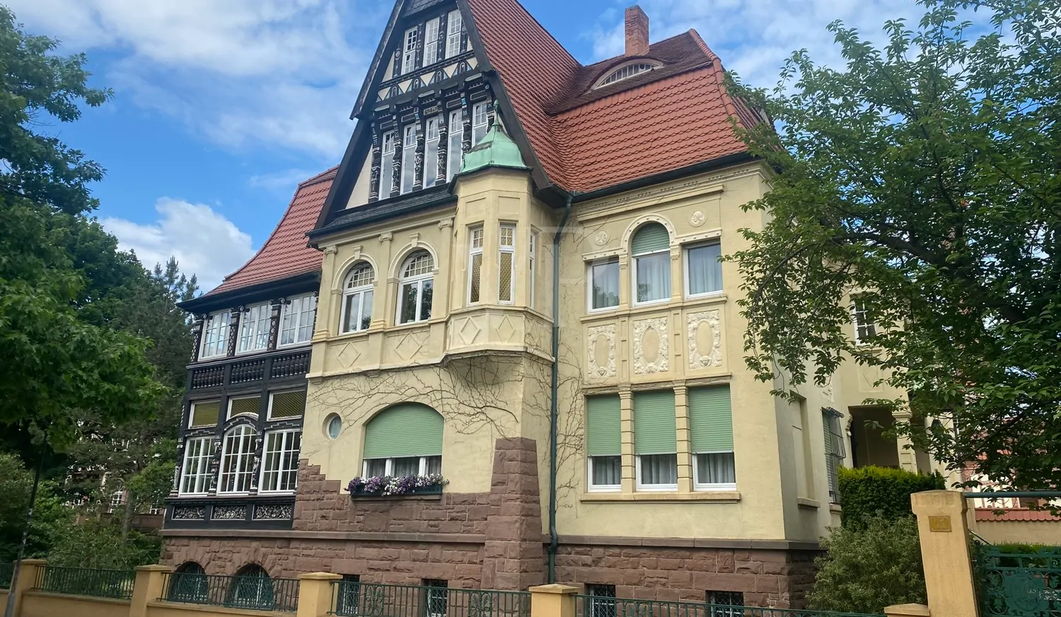 Hauptansicht Westen mit Zugang