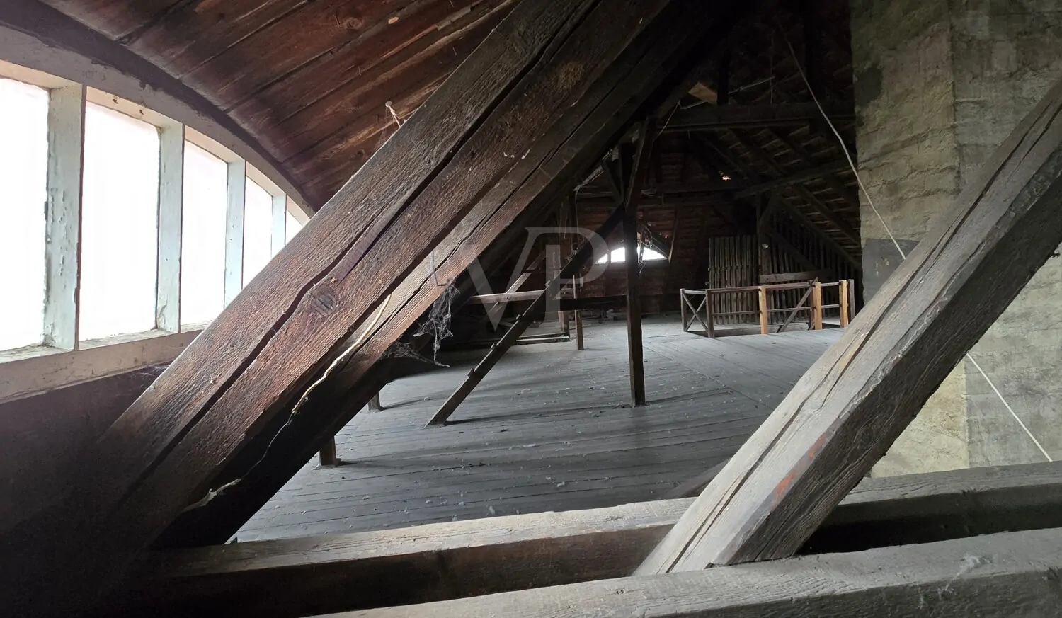 2. DG mit Blick Dachboden