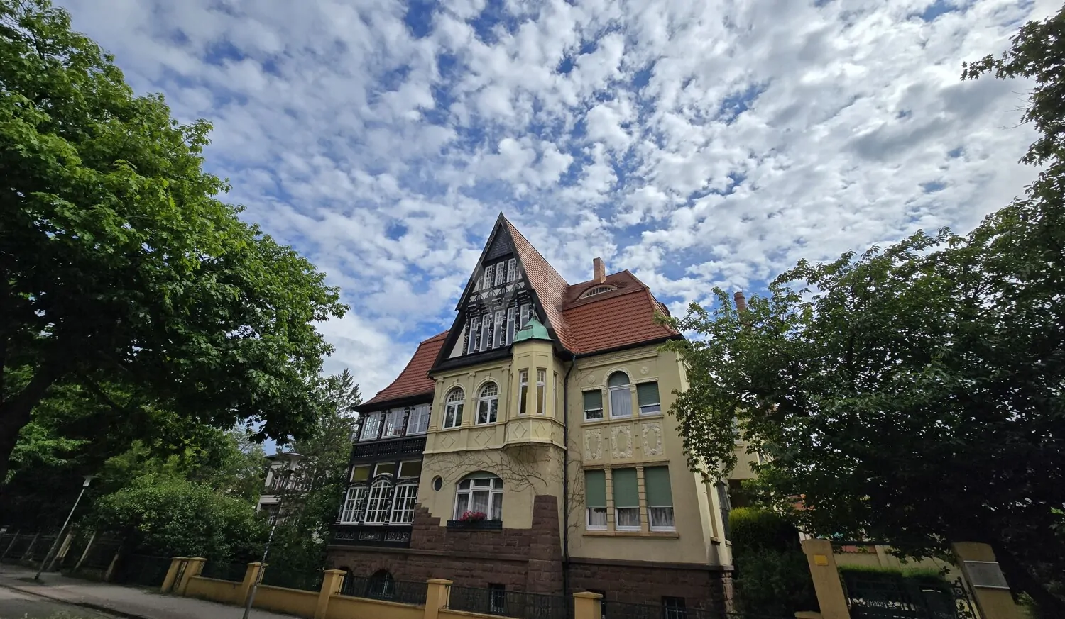 Hauptansicht Straßenseite