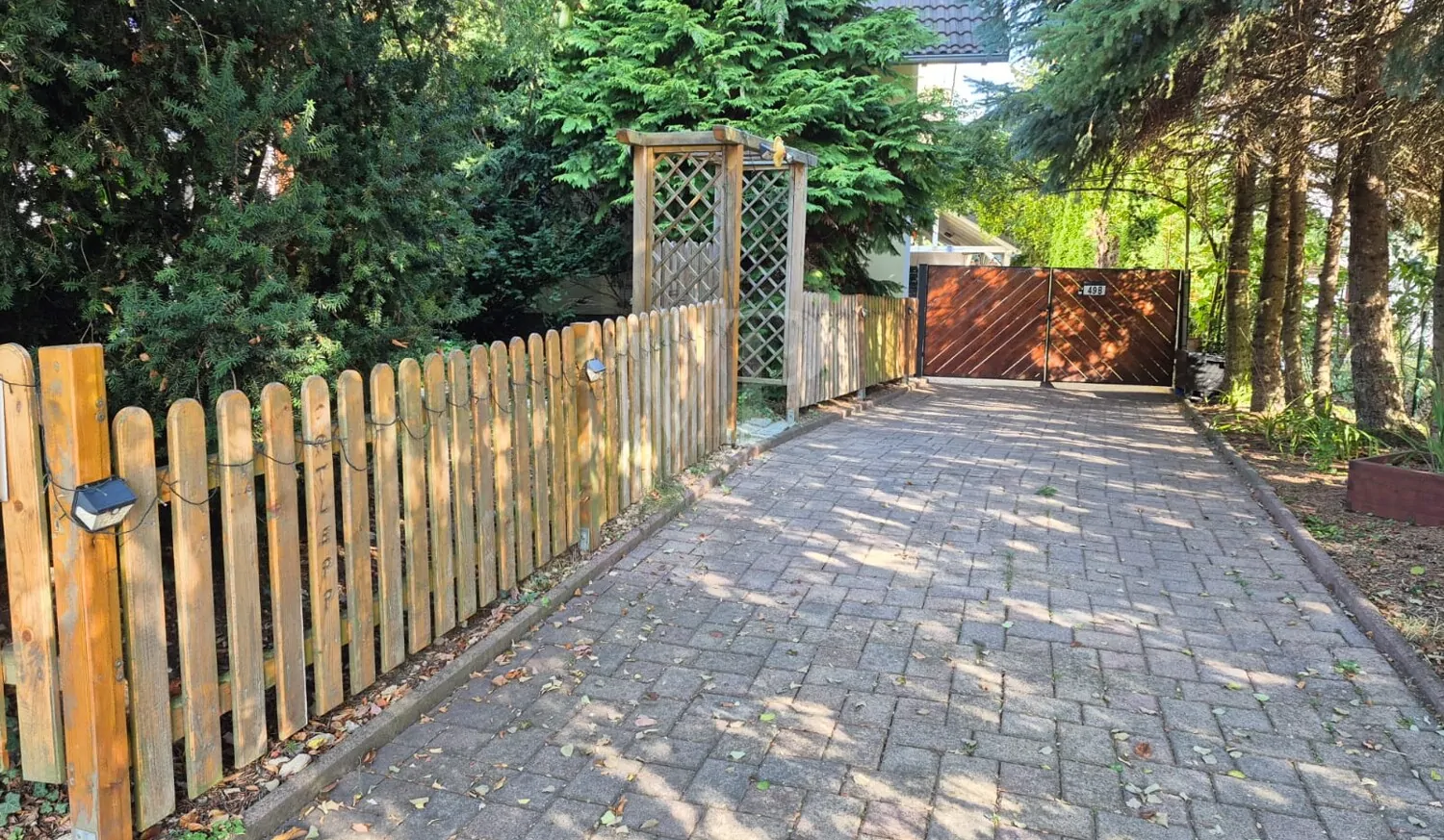 Ansicht Süden mit Zugang Haus