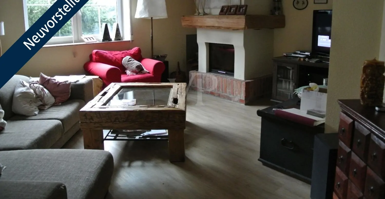 Ansicht Wohnzimmer mit Kamin