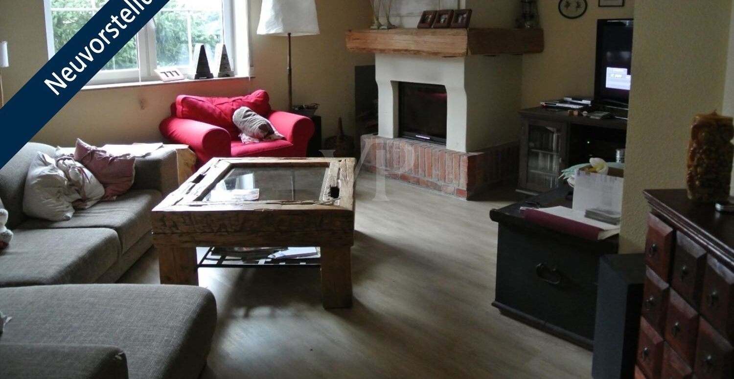 Ansicht Wohnzimmer mit Kamin