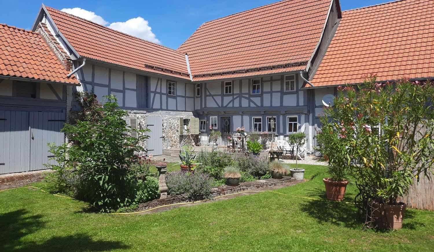 Hauptansicht Bauernhof mit Hauptwohngebäude