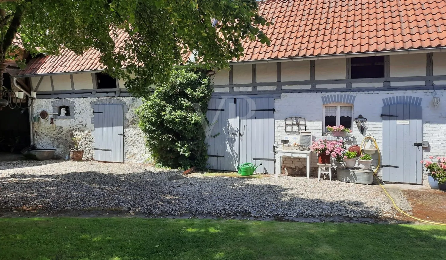 Ansicht mit Innenhof und Westseite