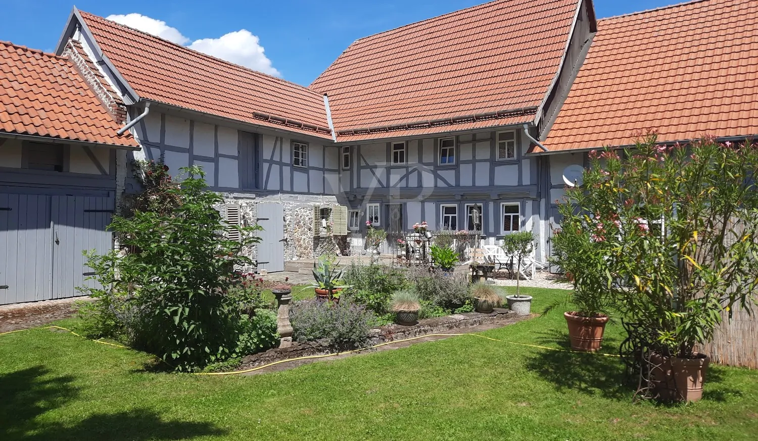 Ansicht mit Innenhof und Südseite