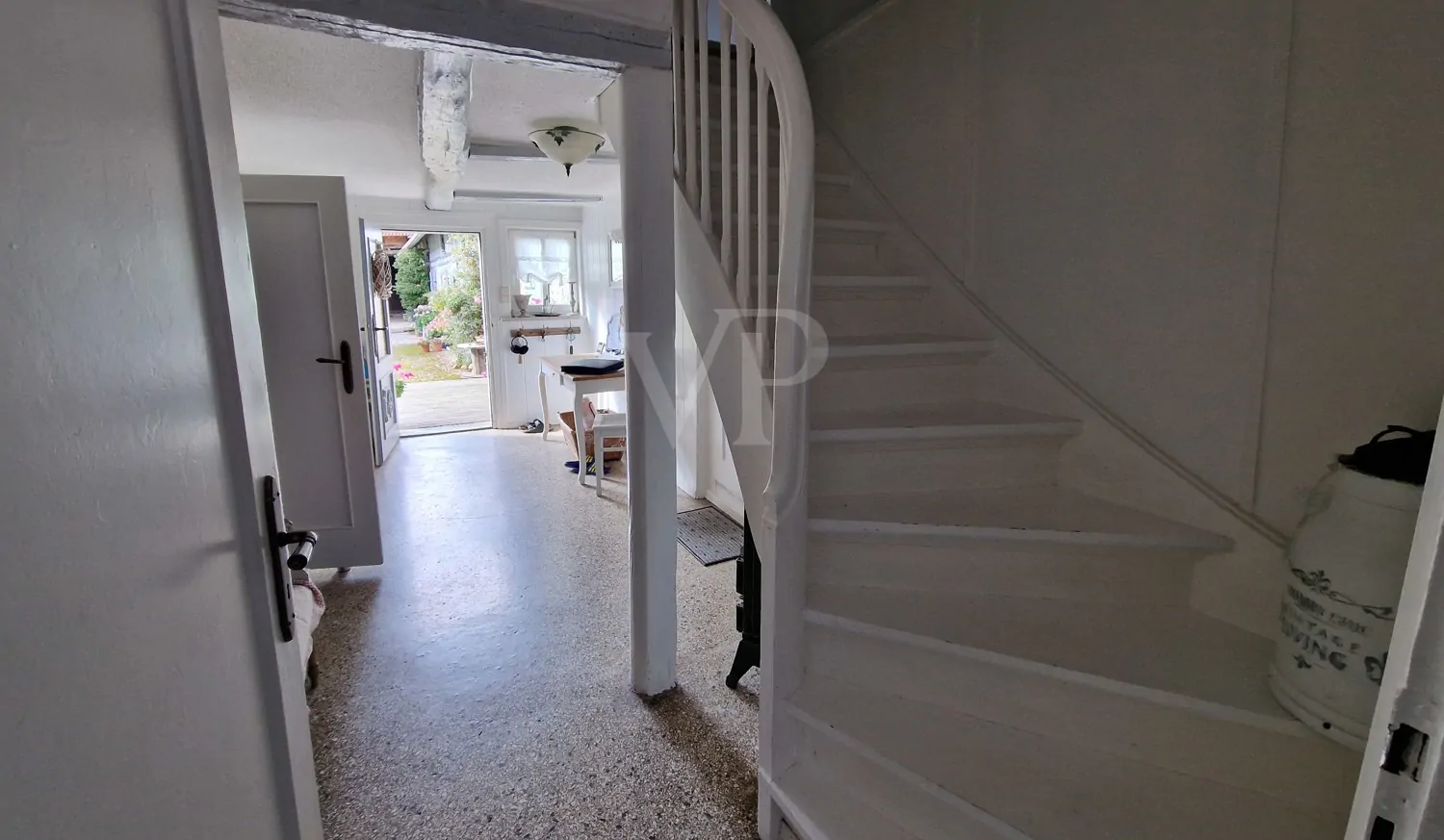 EG Flurbereich mit Treppe Hauptwohnhaus