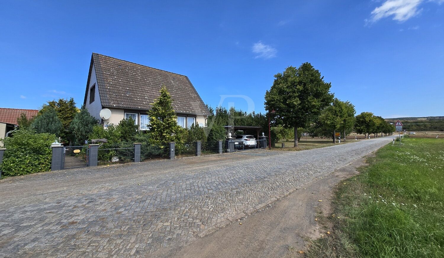 Ansicht Süden mit Straßenseite