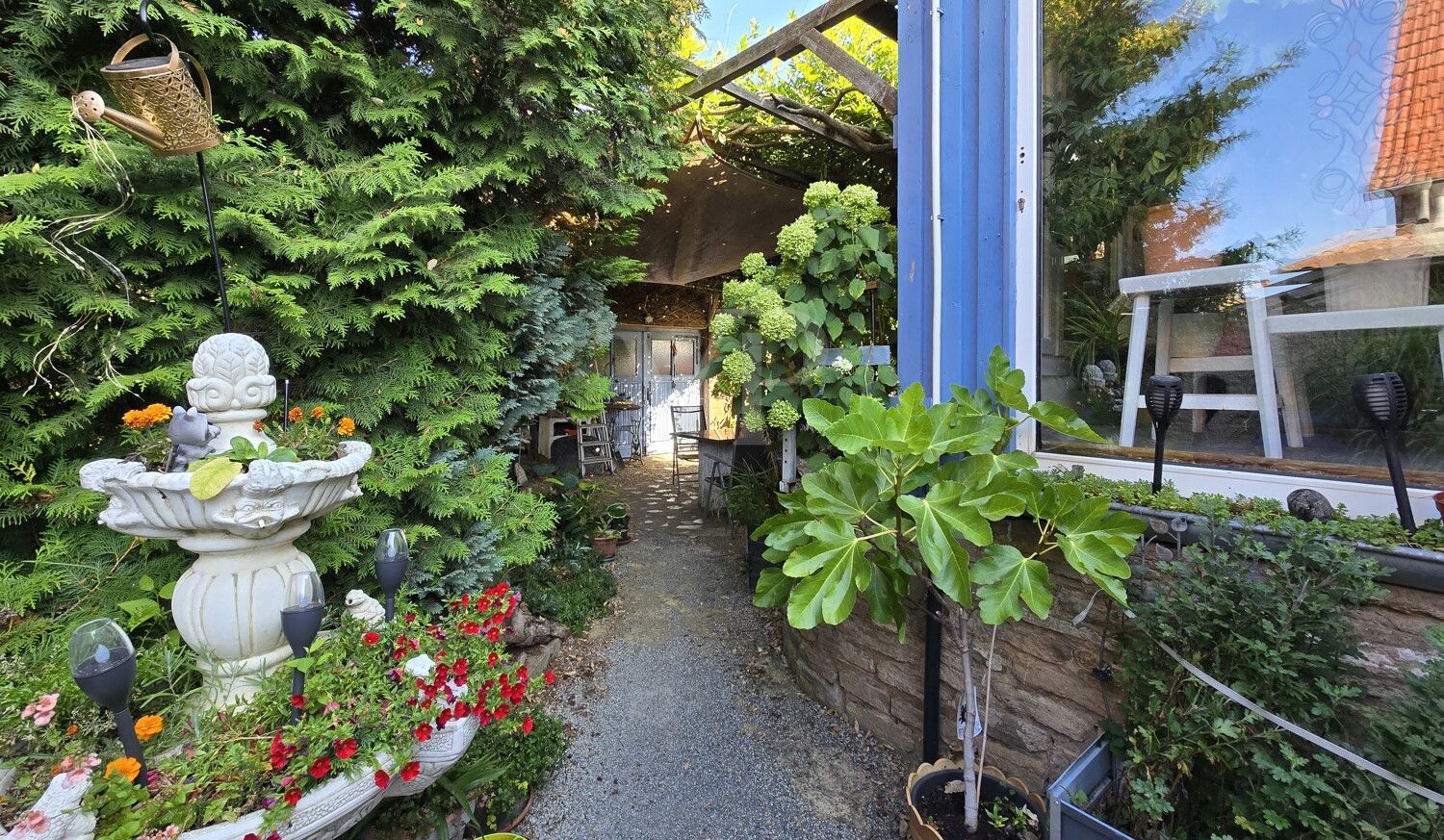 Ansicht Westseite mit Zugang Gartensitzplatz
