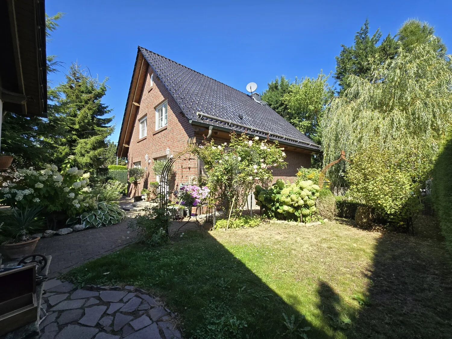 Ansicht Süden mit Gartenbereich