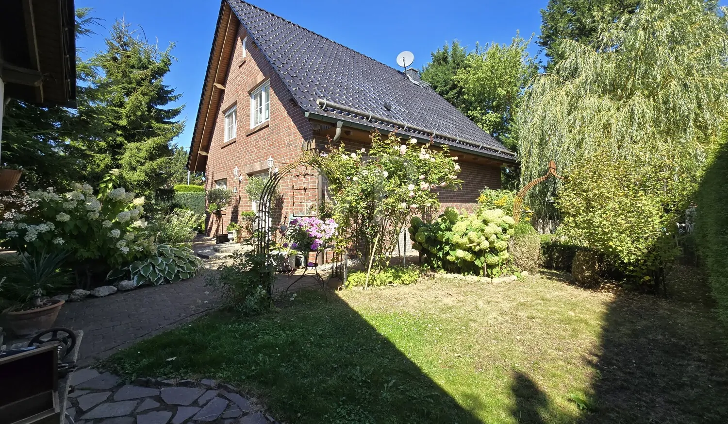 Ansicht Süden mit Gartenbereich