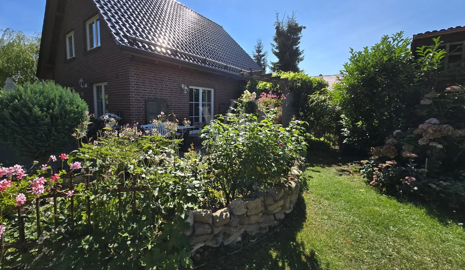 Ansicht Norden mit Gartenbereich