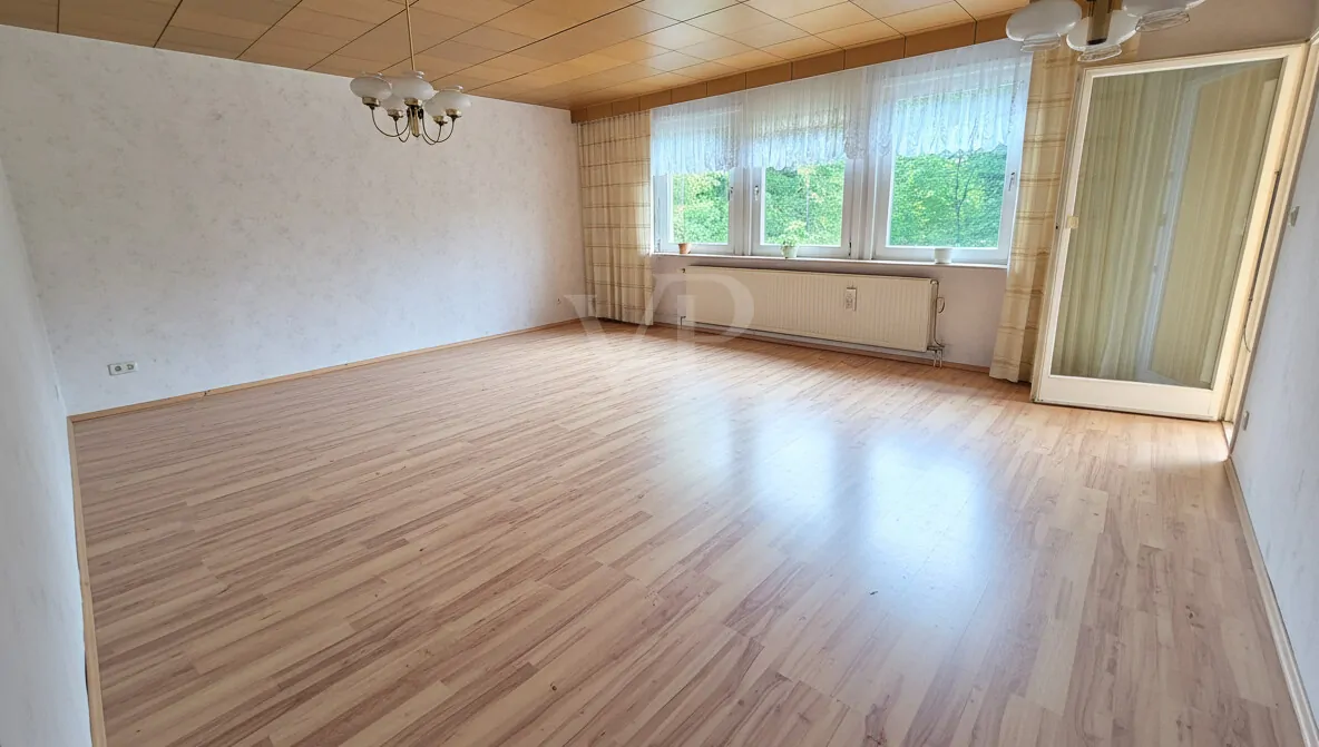 OG Wohnzimmer mit Fensterfront südseits