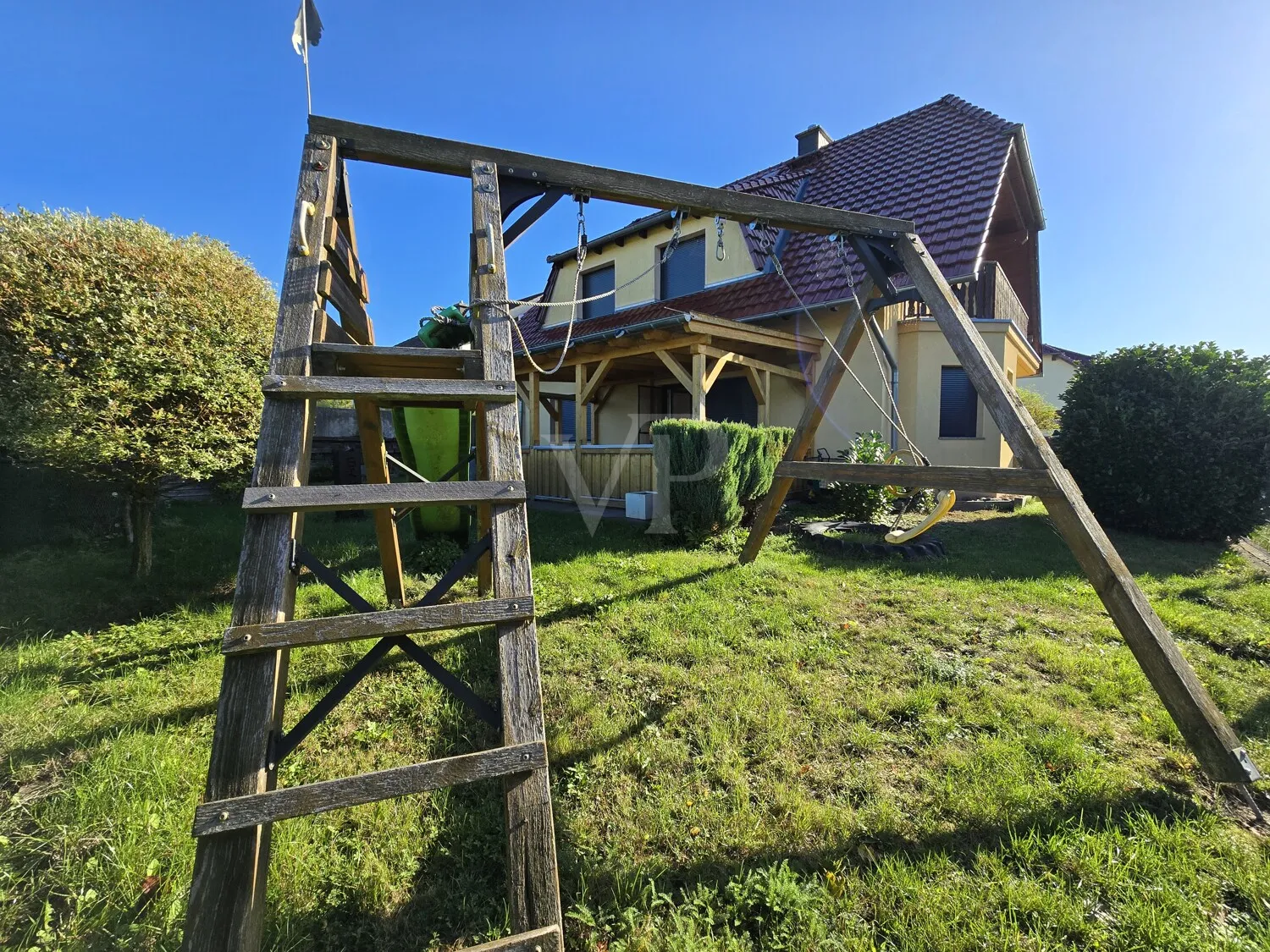 Ansicht Gartenbereich mit Kinderspielecke