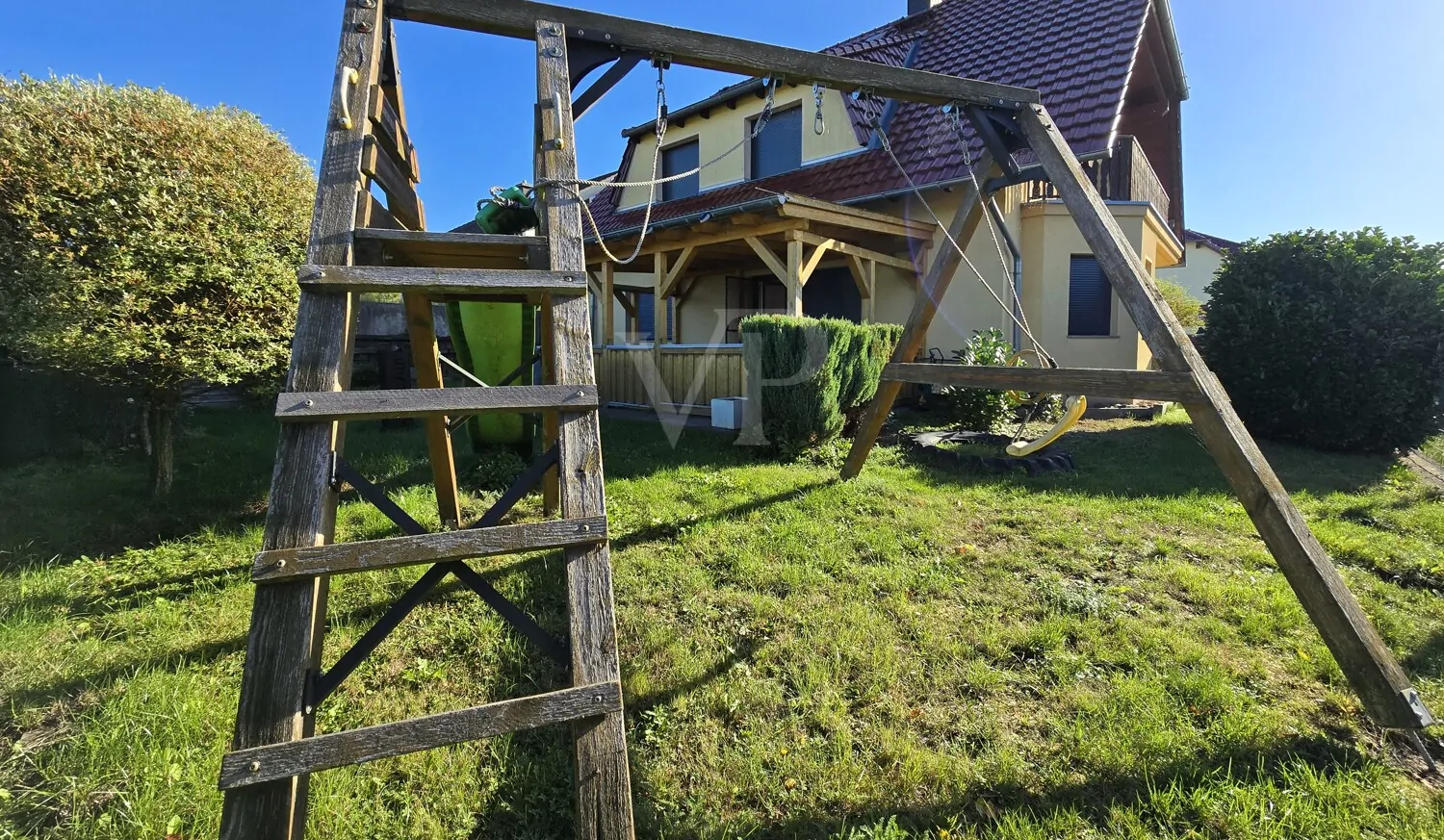 Ansicht Gartenbereich mit Kinderspielecke