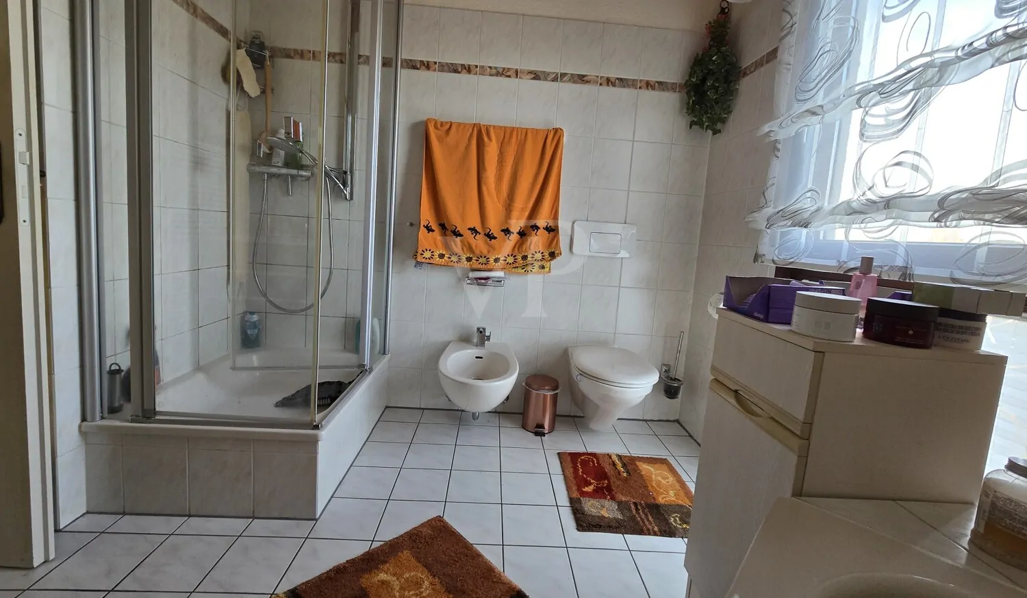 DG Badezimmerbereich Blick 02