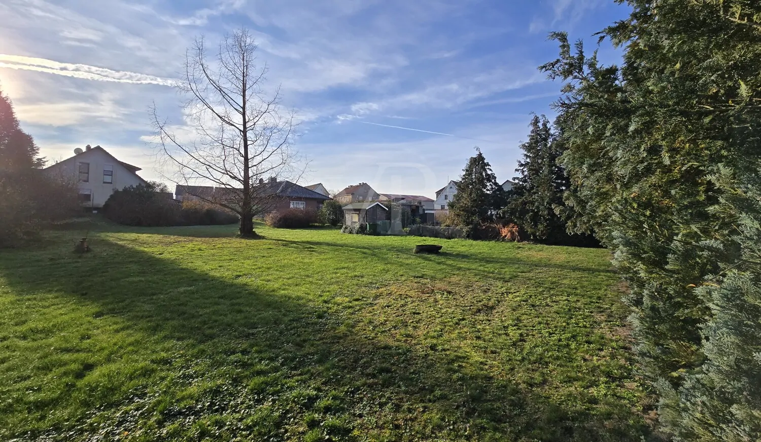 Ansicht Norden mit Gartenbereich hinten