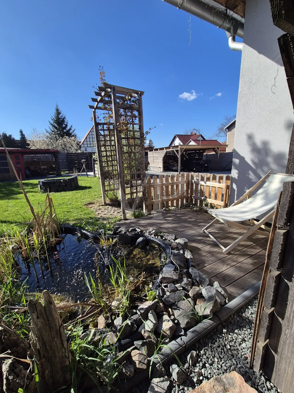 Bereich Garten mit Erholungsbereich