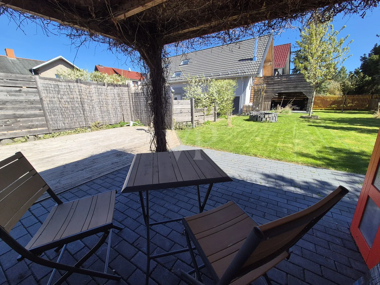 Ansicht überdachter Nebenbereich Gartenanlage