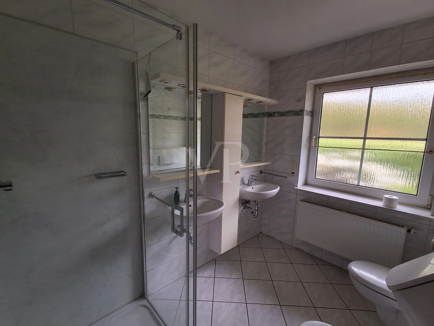 EG Badezimmer Blick 01