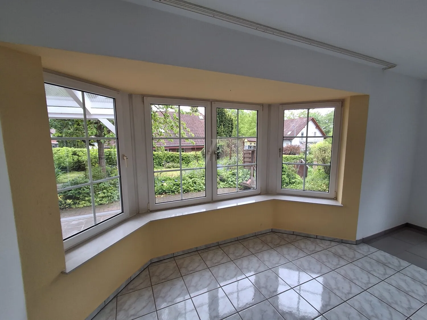 EG Wohnzimmerbereich Blick Erker