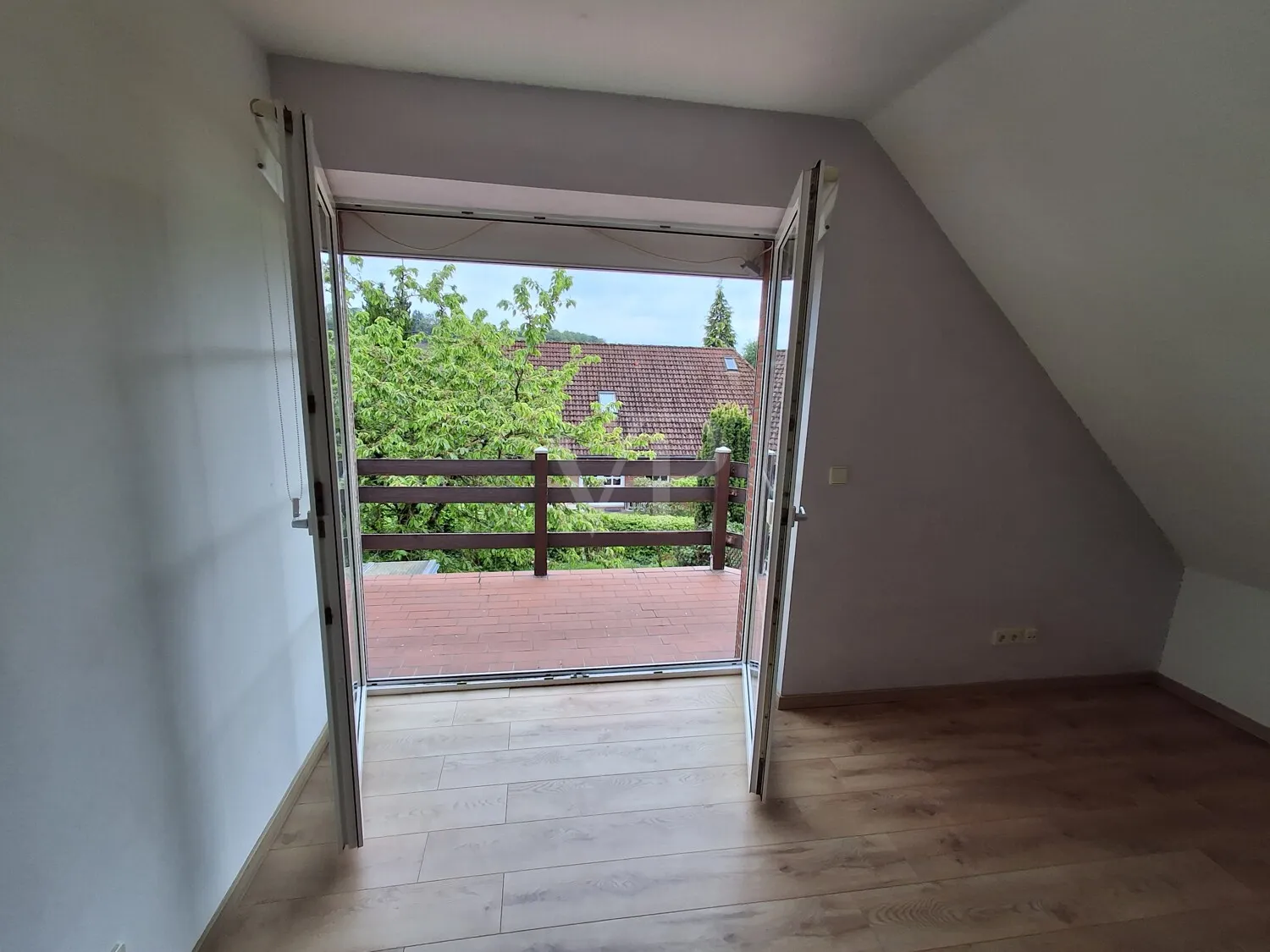 DG Wohnzimmerbereich mit Austritt Balkon