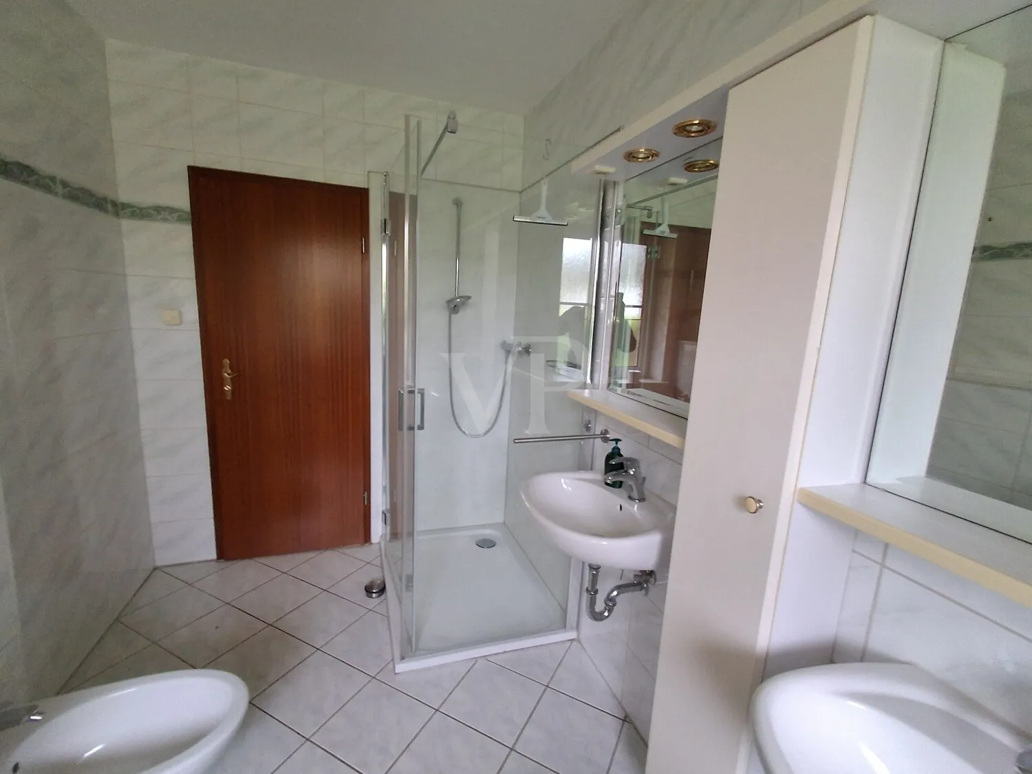 EG Badezimmer Blick 02