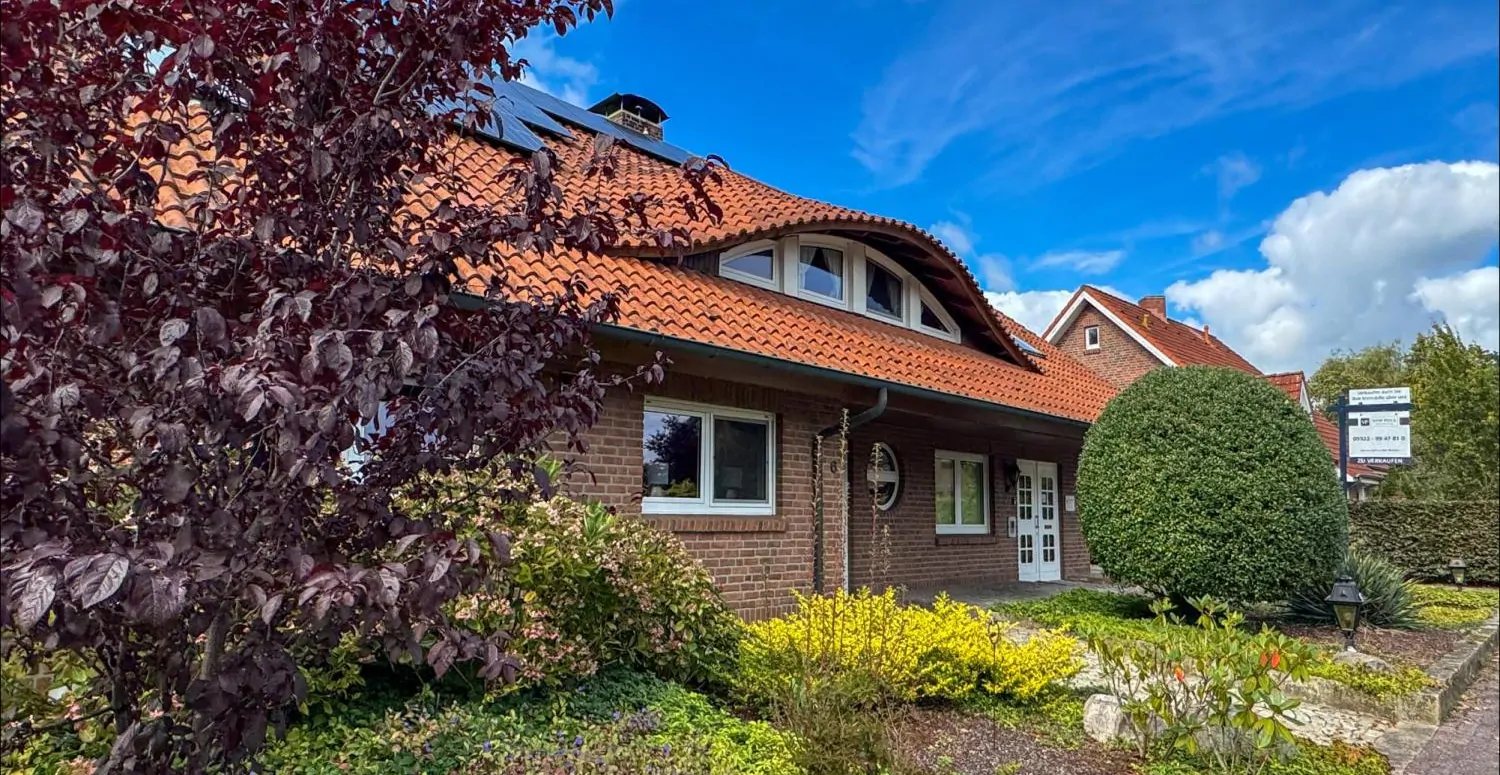 Großzügiges Landhaus mit Einliegerwohnung & PV-Anlage in naturnaher Toplage