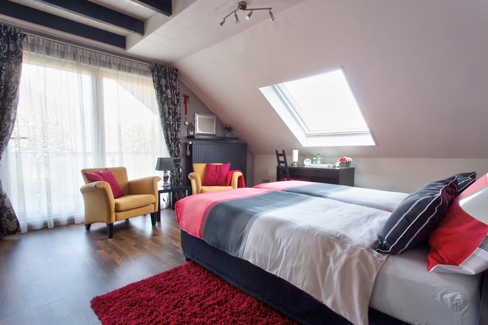 Schlafzimmer mit Balkon OG